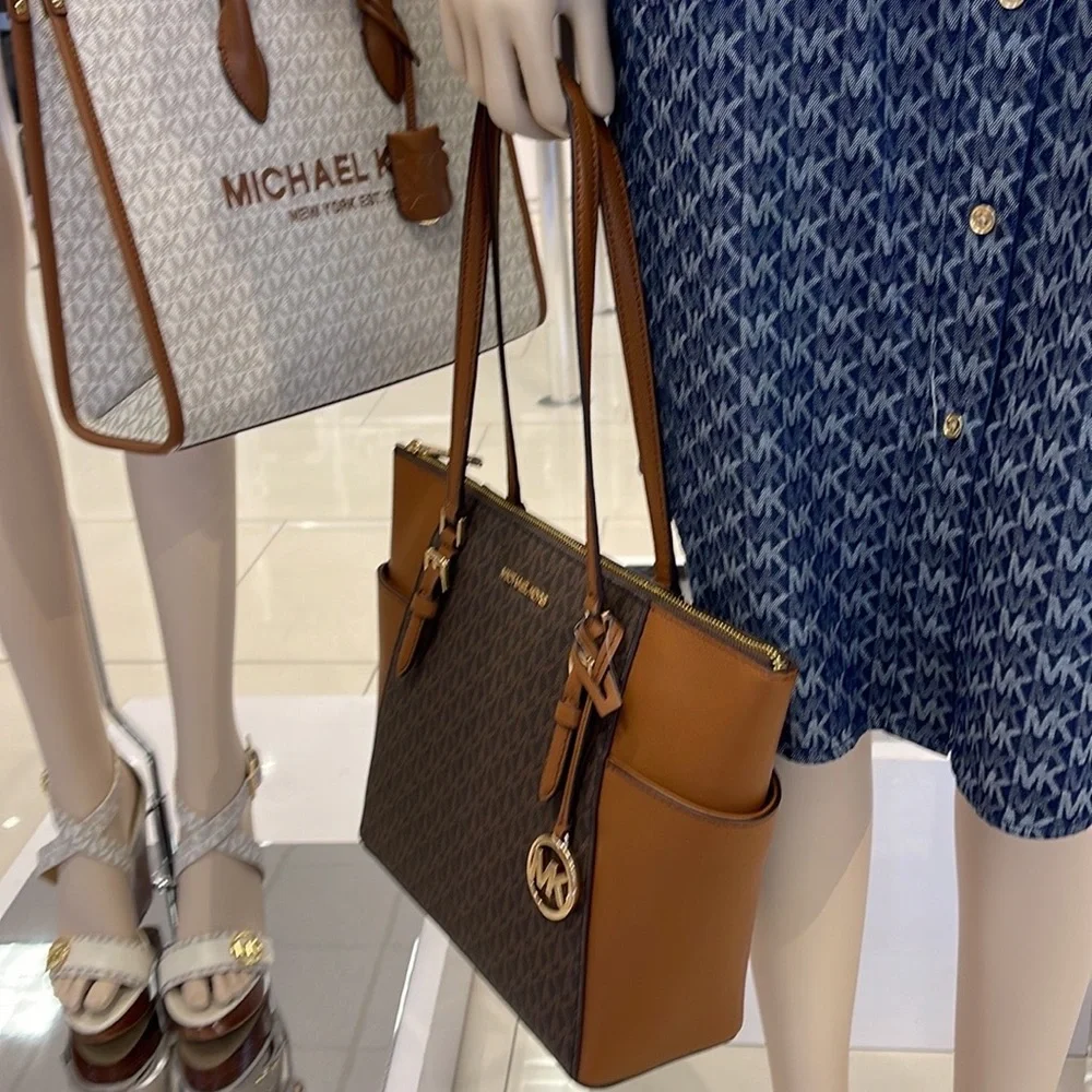 MICHAEL KORS CHARLOTTE LARGE TOP ZIP Tote bag
Brown
NWT - Picture 4 of 16